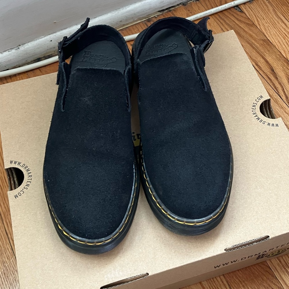 Dr. Martens Carlson suede